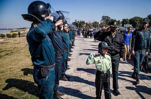 یزدفردا : پلیس کودک سرطانی را به آروزی پلیس شدن رساند یزدفردا : پلیس کودک سرطانی را به آروزی پلیس شدن رساند
