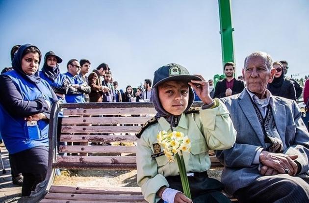 یزدفردا : پلیس کودک سرطانی را به آروزی پلیس شدن رساند یزدفردا : پلیس کودک سرطانی را به آروزی پلیس شدن رساند