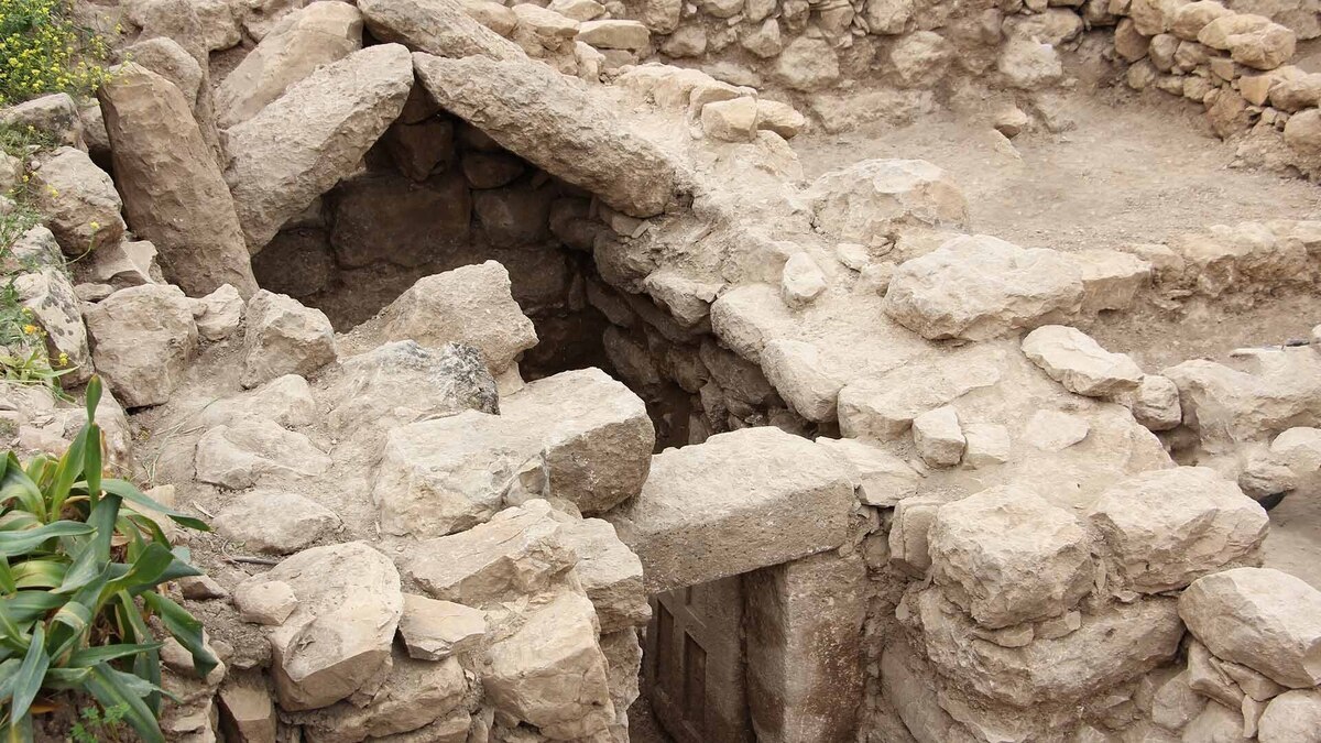 (ویدئو) کشف بزرگترین آرامگاه‌های خانوادگی سنگی ۲۰۰۰ ساله در ایذه